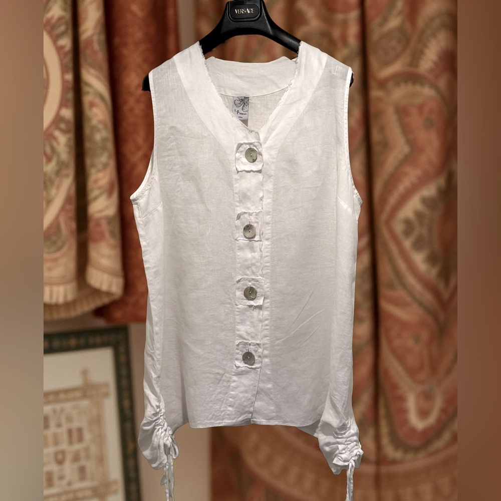 La Fixsun NWOT Sz M White Linen Sleeveless Front Button Top Ruched Sides (0638)